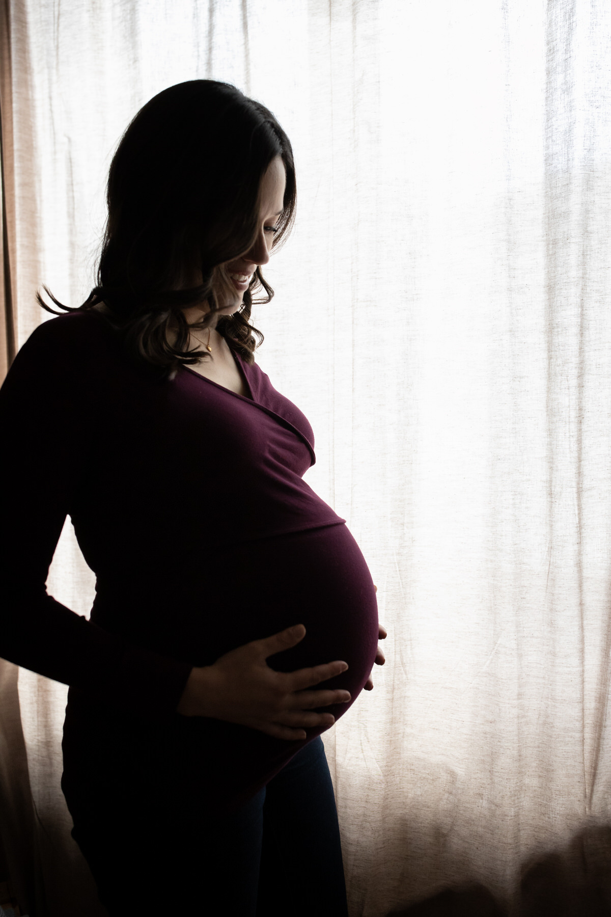 Séance photo femme enceinte dans l'attente de jumeaux à domicile