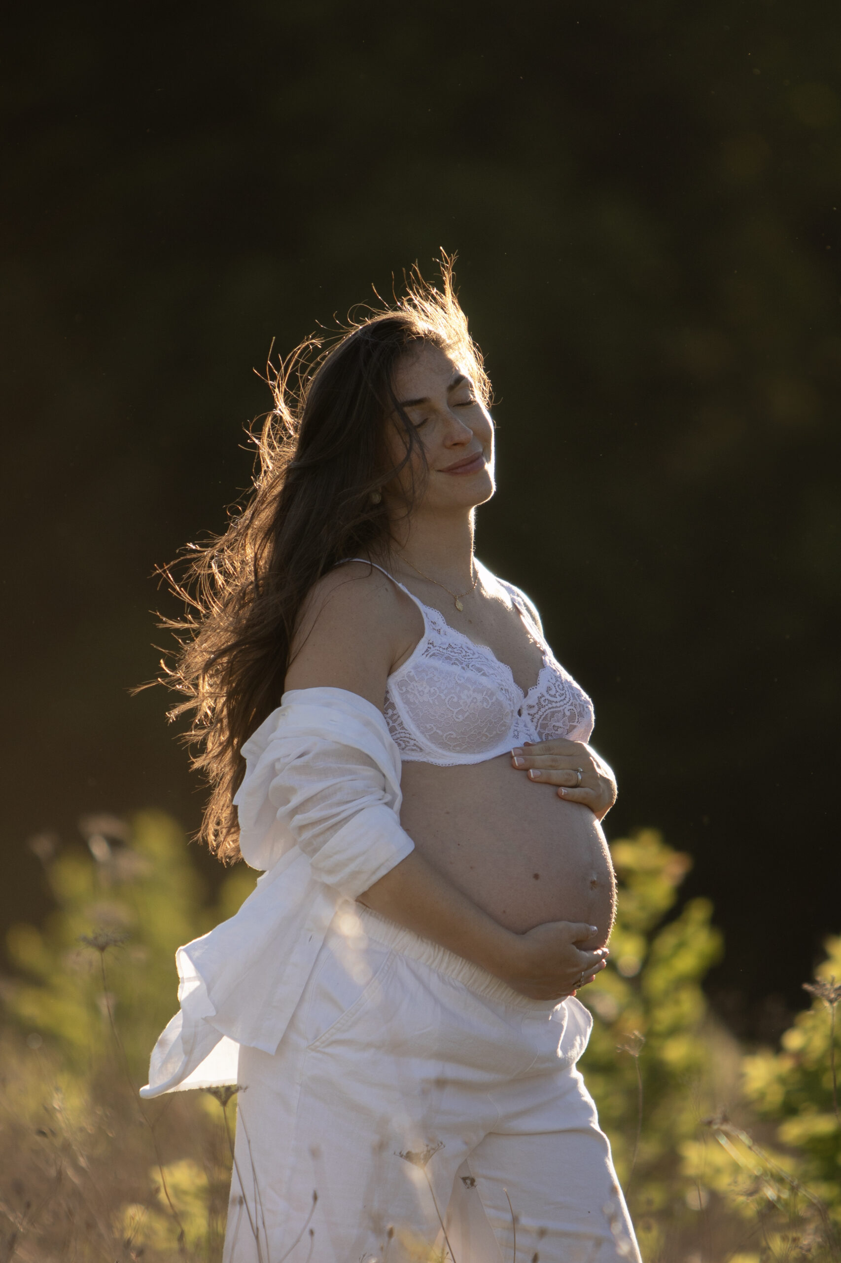 Photo grossesse femme enceinte dans la nature